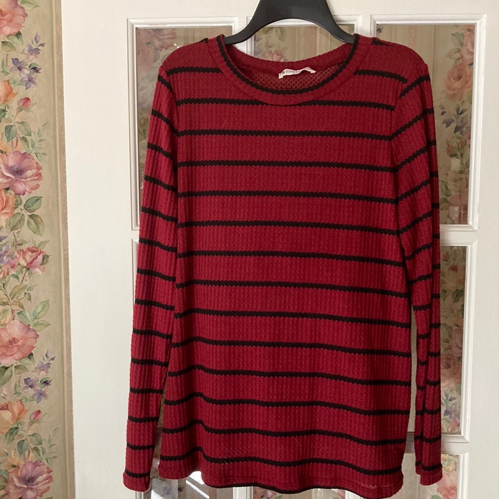 215. Burgundy and Black top